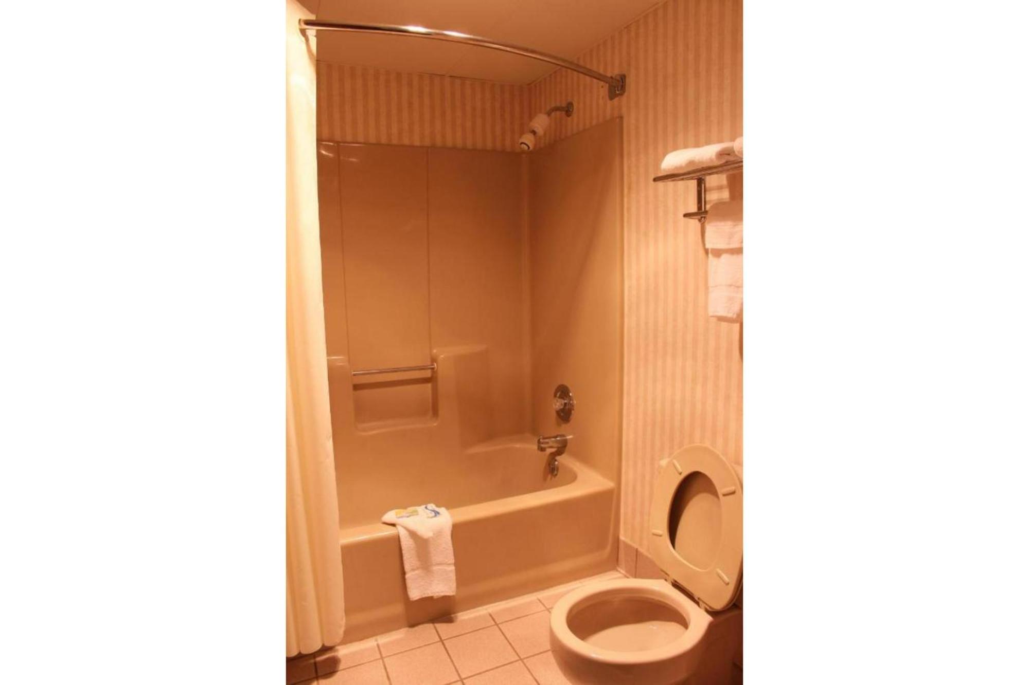 Relax Inn By Oyo Greeneville Near Hwy Us-321 ภายนอก รูปภาพ