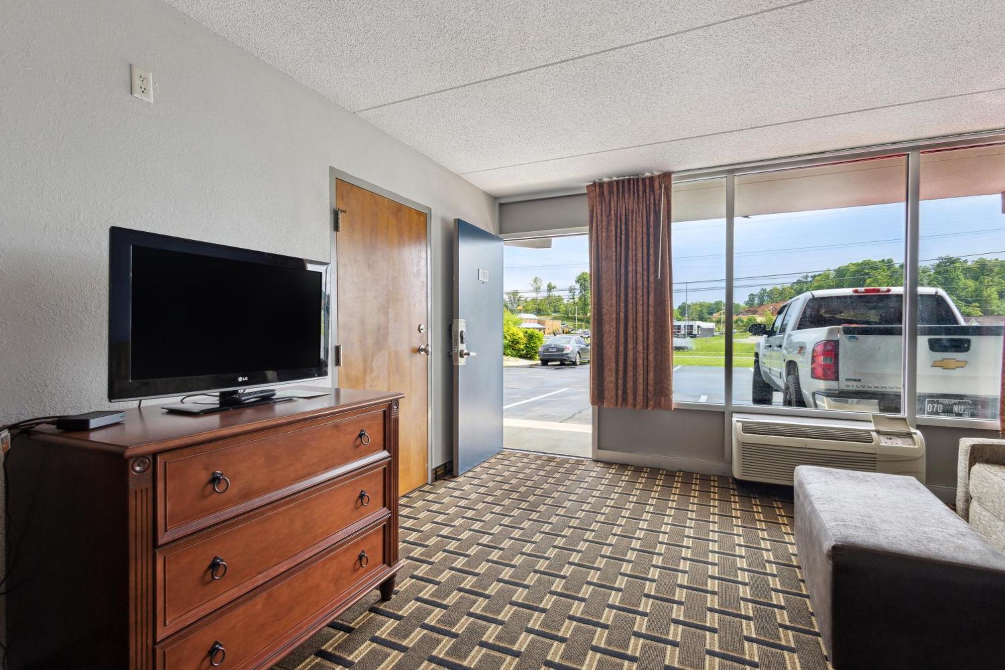 Relax Inn By Oyo Greeneville Near Hwy Us-321 ภายนอก รูปภาพ