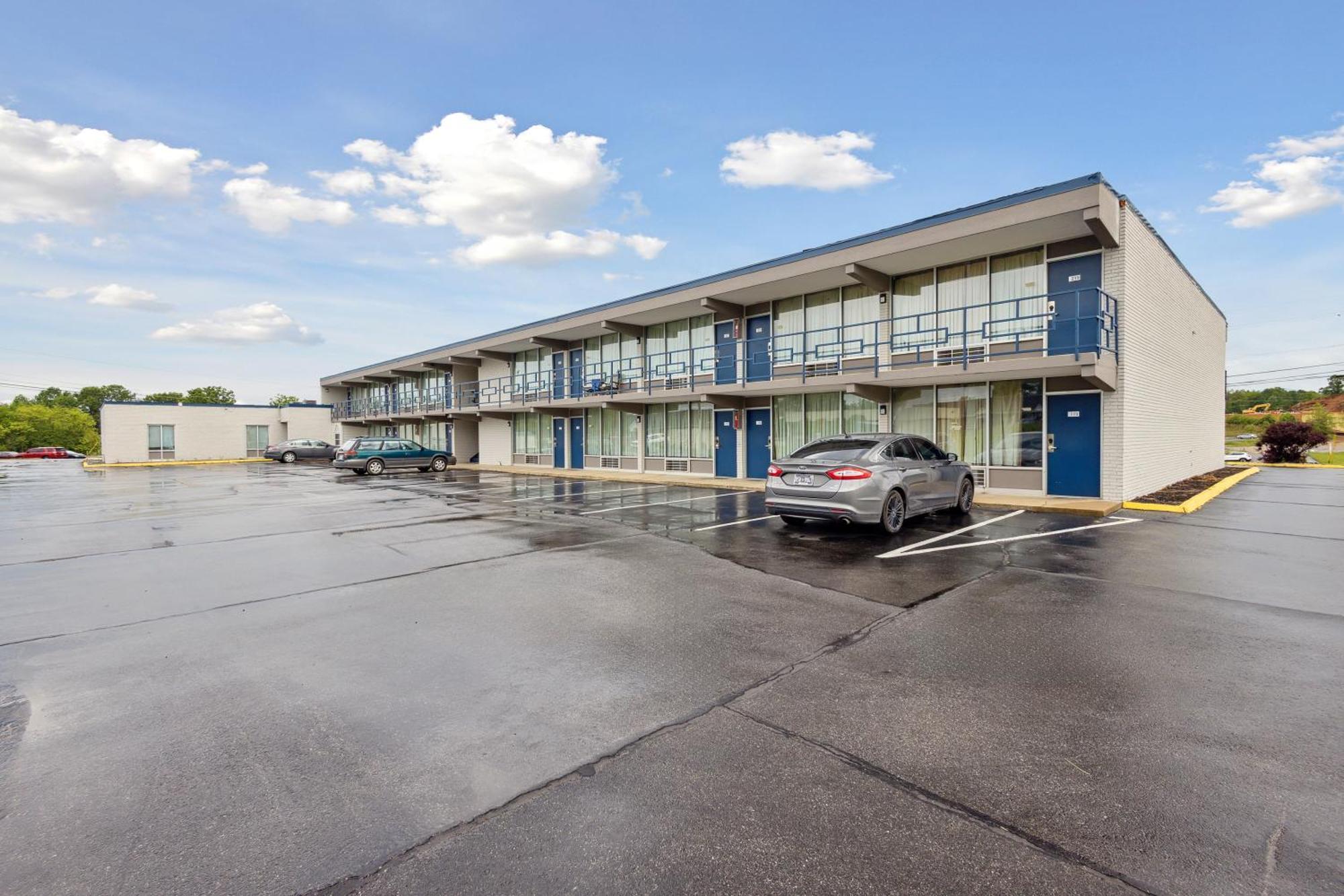 Relax Inn By Oyo Greeneville Near Hwy Us-321 ภายนอก รูปภาพ